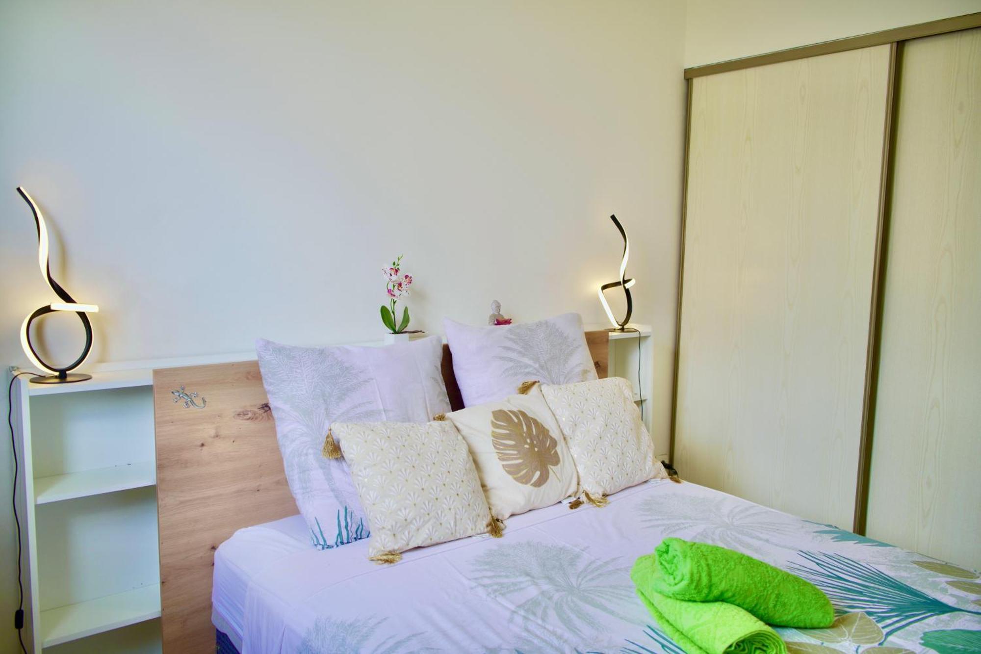 Apartamento Les Balcons Du Theatre Saint-Gilles-les-Bains Exterior foto